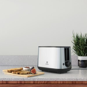 Prajitor de paine ELECTROLUX Create 3 E3T1-3ST, 2 felii, 800W, argintiu-negru Prajitor de paine ELECTROLUX Create 3 E3T1-3ST, 2 felii, 800W, argintiu-negru