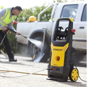 Masina de spalat cu presiune STANLEY SXPW22E, 2200W Masina de spalat cu presiune STANLEY SXPW22E, 2200W