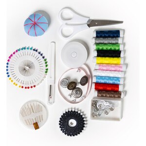 Set croitorie SINGER Tiny box 7906, 96 piese, multicolor Set croitorie SINGER Tiny box 7906, 96 piese, multicolor