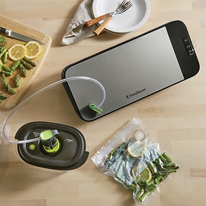 Aparat de vidat FOODSAVER VS2190X-01, 110W, argintiu-negru Aparat de vidat FOODSAVER VS2190X-01, 110W, argintiu-negru