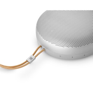Boxa portabila BANG & OLUFSEN Beosound A1 3rd Gen, 60W, Bluetooth, IP67, Natural Aluminium Boxa portabila BANG & OLUFSEN Beosound A1 3rd Gen, 60W, Bluetooth, IP67, Natural Aluminium