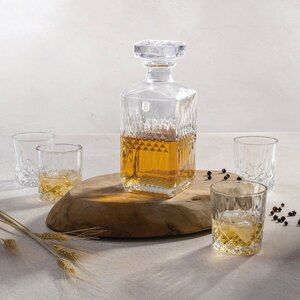 Set whisky BERLINGER HAUS BH/8657: Sticla whisky, 750ml + 4 pahare, 220ml Set whisky BERLINGER HAUS BH/8657: Sticla whisky, 750ml + 4 pahare, 220ml
