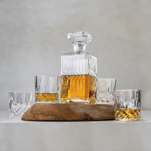 Set whisky BERLINGER HAUS BH/8657: Sticla whisky, 750ml + 4 pahare, 220ml Set whisky BERLINGER HAUS BH/8657: Sticla whisky, 750ml + 4 pahare, 220ml