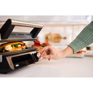 Gratar electric BRAUN MultiGrill 5 CG5033, 2000W, argintiu inchis-negru Gratar electric BRAUN MultiGrill 5 CG5033, 2000W, argintiu inchis-negru