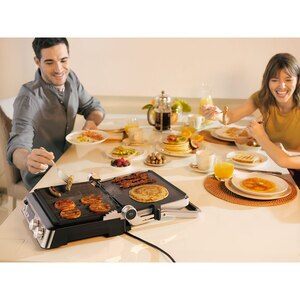 Gratar electric BRAUN MultiGrill 7 CG 7044, 2000W, argintiu-negru Gratar electric BRAUN MultiGrill 7 CG 7044, 2000W, argintiu-negru