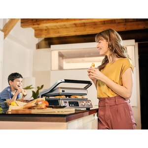 Gratar electric BRAUN MultiGrill 7 CG 7044, 2000W, argintiu-negru Gratar electric BRAUN MultiGrill 7 CG 7044, 2000W, argintiu-negru
