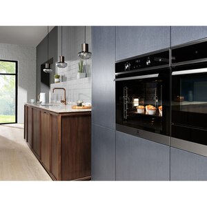 Cuptor incorporabil ELECTROLUX SteamBake EOD6F77H, Electric, Gatire cu abur, Autocuratare catalitica, 72 l, Clasa A+, negru Cuptor incorporabil ELECTROLUX SteamBake EOD6F77H, Electric, Gatire cu abur, Autocuratare catalitica, 72 l, Clasa A+, negru