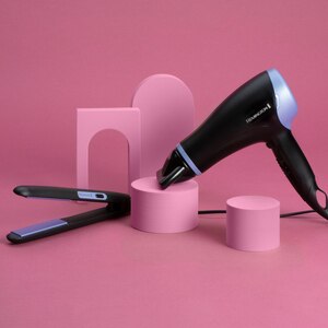Set REMINGTON Style Essentials D3016GP: Uscator de par, 2000W, negru + Placa de indreptat parul, 215 grade, negru Set REMINGTON Style Essentials D3016GP: Uscator de par, 2000W, negru + Placa de indreptat parul, 215 grade, negru