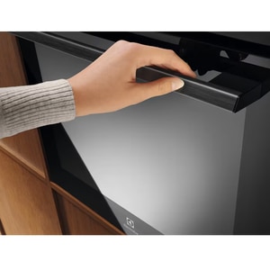 Cuptor incorporabil ELECTROLUX EOA9S3DC, Electric, SteamPro, Autocuratare cu abur, 70 l, Clasa A++, negru Cuptor incorporabil ELECTROLUX EOA9S3DC, Electric, SteamPro, Autocuratare cu abur, 70 l, Clasa A++, negru