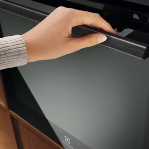 Cuptor incorporabil ELECTROLUX EOF7P86H2, Electric, SurroundCook, Autocuratare pirolitica, 72 l, Clasa A++, negru Cuptor incorporabil ELECTROLUX EOF7P86H2, Electric, SurroundCook, Autocuratare pirolitica, 72 l, Clasa A++, negru