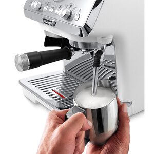 Espressor manual DELONGHI La Specialista Arte EC9155.W, 1.5l, 1300W, 15 bar, functia Active Temperature Control, alb-argintiu Espressor manual DELONGHI La Specialista Arte EC9155.W, 1.5l, 1300W, 15 bar, functia Active Temperature Control, alb-argintiu