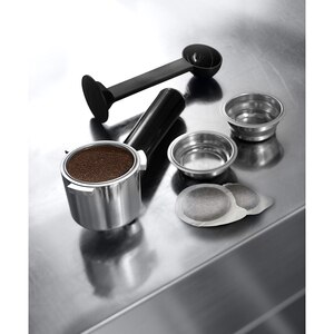 Espressor manual DELONGHI Dedica Style EC685.M, 1.1l, 1300W, 15 bar, sistem Cappuccino, argintiu-negru Espressor manual DELONGHI Dedica Style EC685.M, 1.1l, 1300W, 15 bar, sistem Cappuccino, argintiu-negru