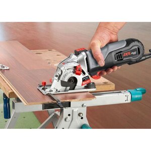 Fierastrau circular SKIL mini F0155330AA, 600W, 6000RPM, disc 85 x 10mm, adancime 28.5mm, 2 panze Fierastrau circular SKIL mini F0155330AA, 600W, 6000RPM, disc 85 x 10mm, adancime 28.5mm, 2 panze