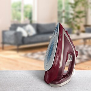 Fier de calcat TEFAL UltraGliss Plus FV6820E0, 2800W, 260g/min, 270ml, talpa Durilium AirGlide, visiniu-alb Fier de calcat TEFAL UltraGliss Plus FV6820E0, 2800W, 260g/min, 270ml, talpa Durilium AirGlide, visiniu-alb