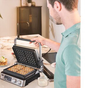 Gratar electric BRAUN MultiGrill 7 CG 7044, 2000W, argintiu-negru Gratar electric BRAUN MultiGrill 7 CG 7044, 2000W, argintiu-negru