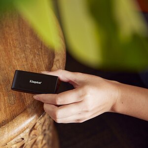SSD extern KINGSTON XS1000, 2TB, USB 3.2 Gen 2x2 Type-C, negru SSD extern KINGSTON XS1000, 2TB, USB 3.2 Gen 2x2 Type-C, negru