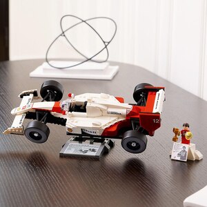 LEGO Icons: Formula 1 - McLaren MP4/4 si Ayrton Senna 10330, 18 ani+, 693 piese LEGO Icons: Formula 1 - McLaren MP4/4 si Ayrton Senna 10330, 18 ani+, 693 piese
