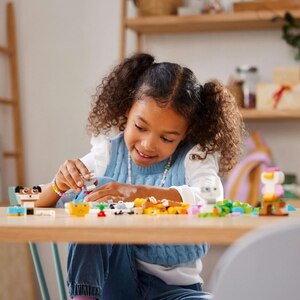 LEGO Classic: Animalute creative 11034, 5 ani+, 450 piese LEGO Classic: Animalute creative 11034, 5 ani+, 450 piese