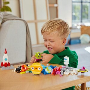 LEGO Classic: Planete creative 11037, 5 ani+, 450 piese LEGO Classic: Planete creative 11037, 5 ani+, 450 piese