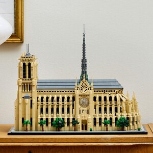 LEGO Architecture: Notre-Dame de Paris 21061, 18 ani+, 4383 piese LEGO Architecture: Notre-Dame de Paris 21061, 18 ani+, 4383 piese