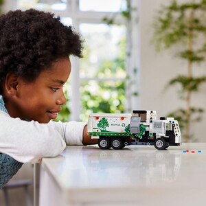 LEGO Technic: Autogunoiera Mack LR electric 42167, 8 ani+, 503 piese LEGO Technic: Autogunoiera Mack LR electric 42167, 8 ani+, 503 piese