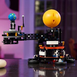 LEGO Technic: Planeta Pamant si Luna pe orbita 42179, 10 ani+, 526 piese LEGO Technic: Planeta Pamant si Luna pe orbita 42179, 10 ani+, 526 piese