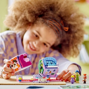 LEGO Disney Pixar: Cuburi cu emotii din Intors pe dos 2 43248, 9 ani+, 394 piese LEGO Disney Pixar: Cuburi cu emotii din Intors pe dos 2 43248, 9 ani+, 394 piese