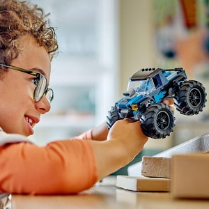 LEGO City: Monster truck albastru 60402, 5 ani+, 148 piese LEGO City: Monster truck albastru 60402, 5 ani+, 148 piese