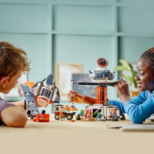LEGO City: Baza spatiala si platforma de lansare a rachetei 60434, 8 ani+, 1422 piese LEGO City: Baza spatiala si platforma de lansare a rachetei 60434, 8 ani+, 1422 piese