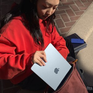Laptop APPLE MacBook Air 13 mc6c4ro/a, Apple M4, 13.6" Retina Display, 24GB, SSD 512GB, 10-core GPU, macOS Sequoia, Midnight, Tastatura layout INT, Manual RO Laptop APPLE MacBook Air 13 mc6c4ro/a, Apple M4, 13.6" Retina Display, 24GB, SSD 512GB, 10-core GPU, macOS Sequoia, Midnight, Tastatura layout INT, Manual RO