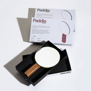 Oglinda cosmetica SPIN Paddle Vanity, 15 x 25 cm, Lemn, galben Oglinda cosmetica SPIN Paddle Vanity, 15 x 25 cm, Lemn, galben