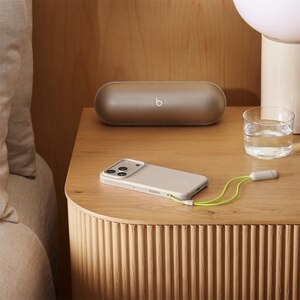 Husa telefon BEATS iPhone 17 Pro KickStand cu MagSafe - Lime Stone, MGTN4LL/A Husa telefon BEATS iPhone 17 Pro KickStand cu MagSafe - Lime Stone, MGTN4LL/A