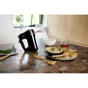 Mixer de mana KITCHENAID 5KHM6118EOB, 60W, 6 trepte viteza, negru lucios-argintiu Mixer de mana KITCHENAID 5KHM6118EOB, 60W, 6 trepte viteza, negru lucios-argintiu