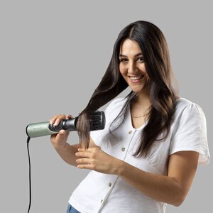 Perie rotativa REMINGTON Botanicals AS5860, 800W, 2 viteze, 2 trepte temperatura, Invelis Ceramic, verde fosforescent Perie rotativa REMINGTON Botanicals AS5860, 800W, 2 viteze, 2 trepte temperatura, Invelis Ceramic, verde fosforescent