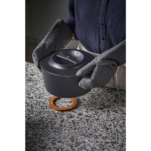 Cratita FISKARS Norden 1026566, 6l, 23cm, fonta, negru Cratita FISKARS Norden 1026566, 6l, 23cm, fonta, negru