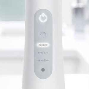 Irigator bucal ORAL-B Aquacare 6, 3 viteze, 3 capete, 150 ml, alb Irigator bucal ORAL-B Aquacare 6, 3 viteze, 3 capete, 150 ml, alb