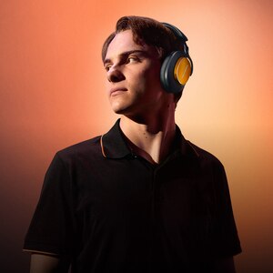 Casti BOWERS & WILKINS Px8 S2 McLaren, Bluetooth, Over-Ear, Microfon, Noise Cancelling, Anthracite Grey & Papaya Casti BOWERS & WILKINS Px8 S2 McLaren, Bluetooth, Over-Ear, Microfon, Noise Cancelling, Anthracite Grey & Papaya