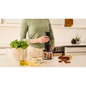 Mixer vertical BRAUN MQ30201M, 0.6l, 900W, 2 trepte viteza, negru Mixer vertical BRAUN MQ30201M, 0.6l, 900W, 2 trepte viteza, negru
