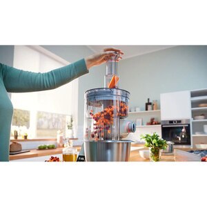 Robot de bucatarie BOSCH MUM5XL72, vas 3.9l, blender 1.25l, 1000W, 7 trepte viteza, alb-argintiu Robot de bucatarie BOSCH MUM5XL72, vas 3.9l, blender 1.25l, 1000W, 7 trepte viteza, alb-argintiu