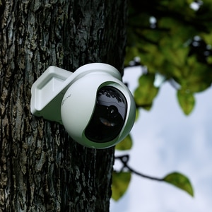 Camera IP Wireless EZVIZ EB8, 2K, Smart IR, Motion Detection 4G, cu panou solar, 10400 mAh, alb Camera IP Wireless EZVIZ EB8, 2K, Smart IR, Motion Detection 4G, cu panou solar, 10400 mAh, alb