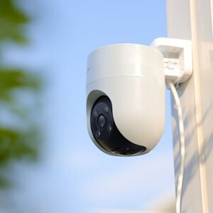 Camera IP Wireless EZVIZ H8C, Full HD, IR 30 metri, Motion Detection, Audio bidirectional, alb Camera IP Wireless EZVIZ H8C, Full HD, IR 30 metri, Motion Detection, Audio bidirectional, alb