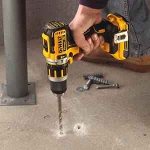 Masina de gaurit si insurubat (bormasina) DEWALT DCD795D2, 18V, 2Ah, 360W, 2000RPM, mandrina rapida 13mm, 2 acumulatori Masina de gaurit si insurubat (bormasina) DEWALT DCD795D2, 18V, 2Ah, 360W, 2000RPM, mandrina rapida 13mm, 2 acumulatori