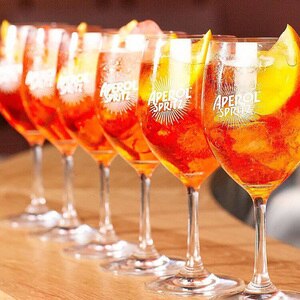 Set Aperitiv Aperol, 0.7L + Vin spumant alb Grande Vento, 0.75L Set Aperitiv Aperol, 0.7L + Vin spumant alb Grande Vento, 0.75L