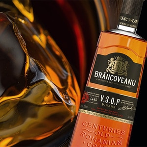 Vinars Brancoveanu VSOP, 0.7L + 2 pahare Vinars Brancoveanu VSOP, 0.7L + 2 pahare