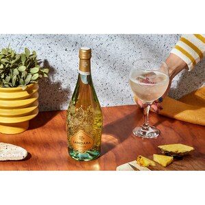 Vin spumant alb Sandara, 0.75L Vin spumant alb Sandara, 0.75L
