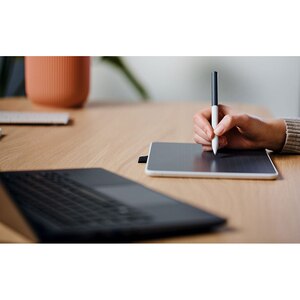 Tableta grafica WACOM One S Pen Tablet, negru-alb Tableta grafica WACOM One S Pen Tablet, negru-alb