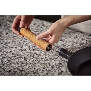 Tigaie FISKARS Norden, 26 cm, fonta, negru Tigaie FISKARS Norden, 26 cm, fonta, negru