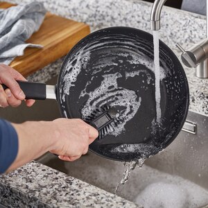 Tigaie pentru sote FISKARS Hard Face 1052231, 26cm, aluminiu, negru Tigaie pentru sote FISKARS Hard Face 1052231, 26cm, aluminiu, negru