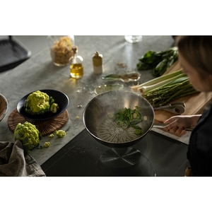 Tigaie wok FISKARS All Steel Pure, 28 cm, otel inoxidabil, argintiu Tigaie wok FISKARS All Steel Pure, 28 cm, otel inoxidabil, argintiu