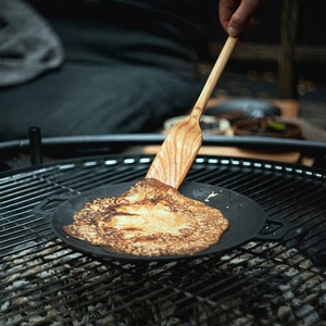 Disc pentru grill FISKARS Norden, 30 cm, fonta, negru Disc pentru grill FISKARS Norden, 30 cm, fonta, negru